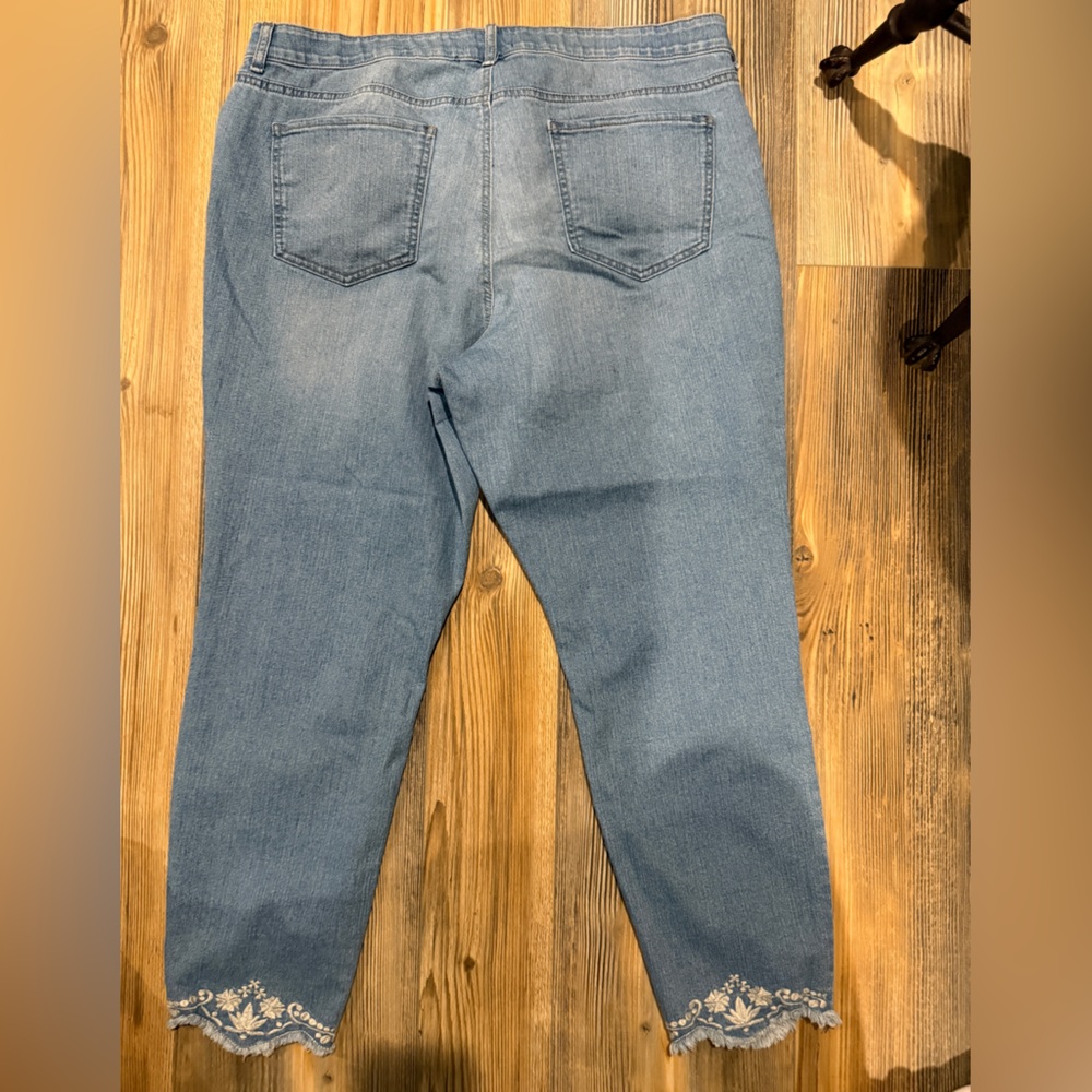 Kim Rogers Women's Blue Jeans with Embroidered Detail - Picture 2 of 6